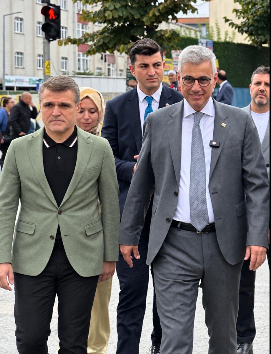 drfatihtuna's tweet photo. Türkiye Yüzyılı Buluşmaları kapsamında, Sağlık Bakanımız Sayın Prof. Dr. Kemal Memişoğlu ile birlikte Sultangazi’de sahadaydık.

Ak Parti Sultangazi İlçe Başkanımız ve teşkilatımızla birlikte Hemşehrilerimizle bir araya gelerek sohbet ettik, talep ve görüşlerini dinledik. 

Hastanemizi ziyaret ederek yürütülen sağlık hizmetleri hakkında bilgi aldık; tedavi gören vatandaşlarımıza geçmiş olsun dileklerimizi iletip hâl ve hatırlarını sorduk.

Türkiye Yüzyılı vizyonuyla, milletimizle gönül gönüle; güçlü, erişilebilir ve nitelikli sağlık hizmetleri için çalışmalarımızı sürdürüyoruz.

Nazik sohbetleri ve samimi ilgileri için tüm hemşehrilerimize teşekkür ediyorum.

@abdullahozdemir 
@akpartiistanbul 
@ImdatKamac