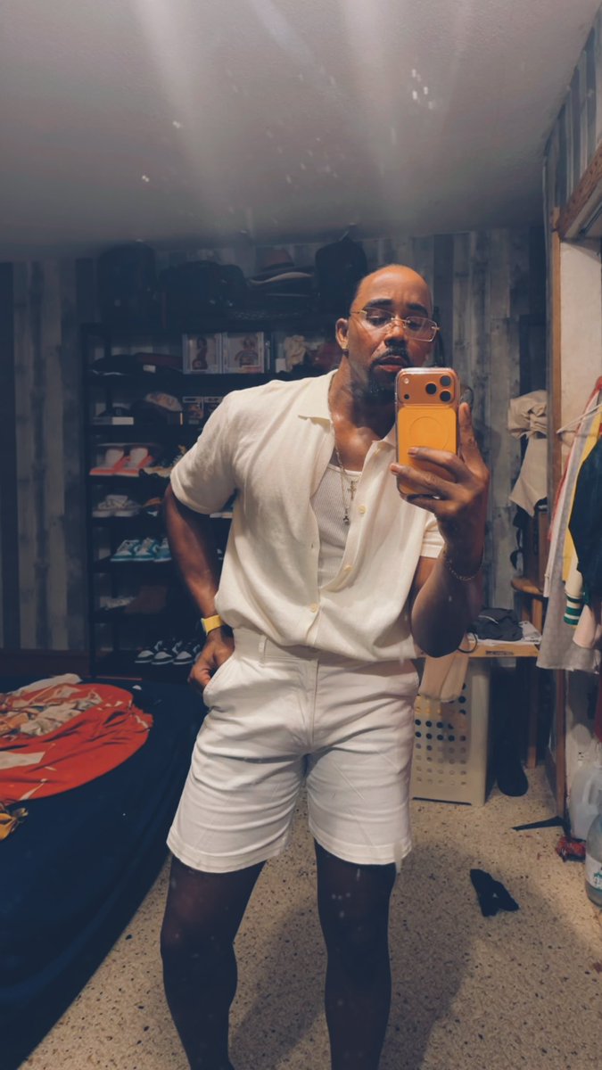 GerardoAmparo's tweet photo. It’s The new designer @gerardo_amparo #IndependenciaDeMéxico #brøndby #ElvishYadav #manfashion #menfashion #miami #dominican #love #smile #LifeIsHard #lifeupdate #whitewine #Huracán (I’m the designer and this is my design) FOLLOW FOR MORE😊🙌🏽 #Happybirthday #FelizSábado https://t.co/oYOPW4xQMk