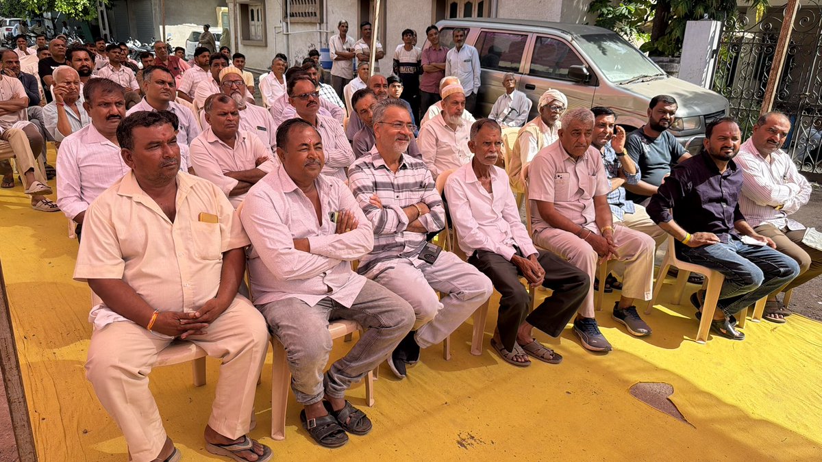 kunvarjibavalia's tweet photo. વિંછીયા ખાતે શહેરી વિકાસને બળ આપતા ₹1.80 કરોડથી વધુના જુદા જુદા વિકાસ કાર્યોનું વિધિવત ખાતમુહૂર્ત કર્યું.

આ વિકાસ કાર્યોમાં પેવર બ્લોક, સી.સી. રોડ, ભૂગર્ભ ગટર, પીવીસી પાઇપલાઇન, કમ્પાઉન્ડ વોલ તથા પંપ હાઉસનું કામ સમાહિત છે. https://t.co/KscUZMStSR