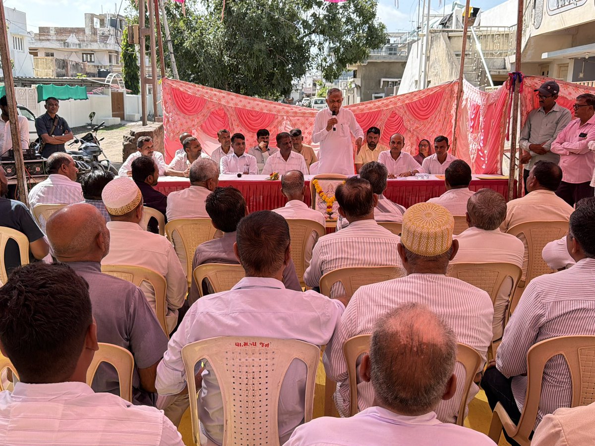kunvarjibavalia's tweet photo. વિંછીયા ખાતે શહેરી વિકાસને બળ આપતા ₹1.80 કરોડથી વધુના જુદા જુદા વિકાસ કાર્યોનું વિધિવત ખાતમુહૂર્ત કર્યું.

આ વિકાસ કાર્યોમાં પેવર બ્લોક, સી.સી. રોડ, ભૂગર્ભ ગટર, પીવીસી પાઇપલાઇન, કમ્પાઉન્ડ વોલ તથા પંપ હાઉસનું કામ સમાહિત છે. https://t.co/KscUZMStSR