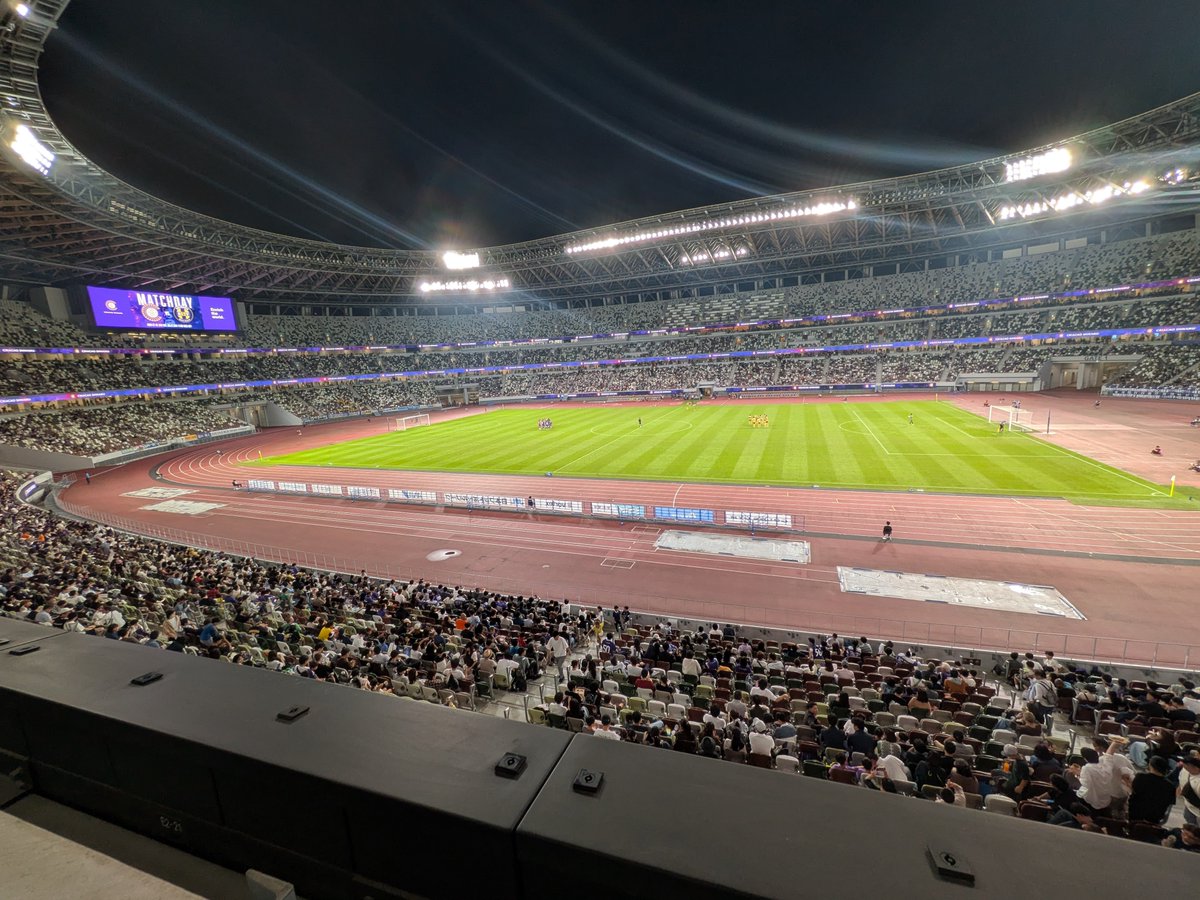 sax_lucy's tweet photo. #国立競技場 で行われた #クリアソン新宿 と #沖縄SV の試合から戻りました⚽️JFLの最多入場記録を大幅に更新は凄いですね✨ゲームの点差はあれど両クラブとも良いサッカーをしていました💯万が一JFLに降格なんて事があったら再び昇格は厳しいと思い知らされました😱それにしても小堀は成長してたなぁ… https://t.co/9RCavGxeuN