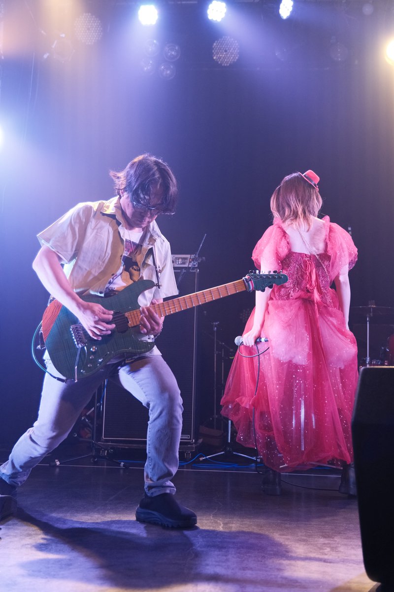kazzpapy's tweet photo. 久しぶりの福岡BEAT STATION！！
安定感抜群の演奏に、むいさんの力強いボーカルがすごい良かった！

むいさんに写真UPしてOKか聞かなかったので取り急ぎ顔が写ってないのをUP😁
#aicora with #中野むい 
#初恋とファンシーの声出しを促してもらえたので躊躇なく沸けて良かったｗ https://t.co/Z6GliiG3mb