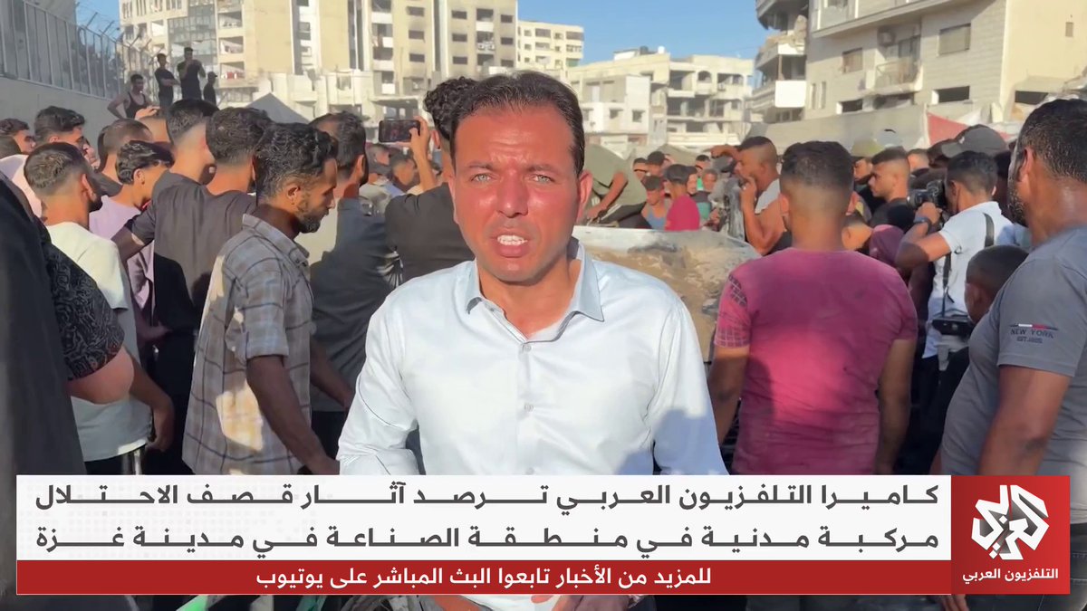 كاميرا التلفزيون العربي ترصد آثار قصف الاحتلال مركبة مدنية في منطقة الصناعة في مدينة غزة. تقرير: عاصم النبيه 