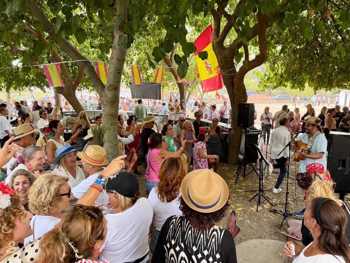 PPFuengirola's tweet photo. ¡Los populares de #Fuengirola celebramos la #RomeríaDelRosario2026 con alegría y con muchas ganas de Feria!

¡Viva la Virgen del Rosario!

¡Viva Fuengirola! https://t.co/MWu0JHZs0Y