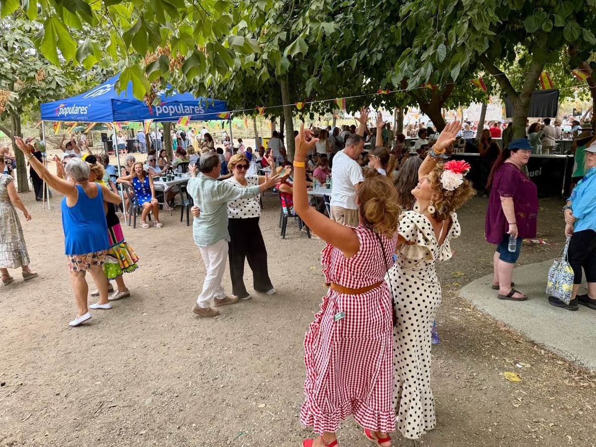 PPFuengirola's tweet photo. ¡Los populares de #Fuengirola celebramos la #RomeríaDelRosario2026 con alegría y con muchas ganas de Feria!

¡Viva la Virgen del Rosario!

¡Viva Fuengirola! https://t.co/MWu0JHZs0Y