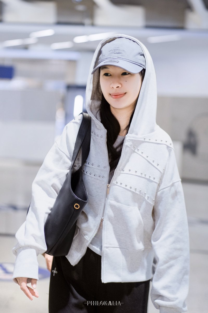 Philokalia011's tweet photo. 260927｜CDG Arrival
Still half-asleep, just smiling at everyone 

PFWSS27 CALLING MILK PANSA
#YSLxMilkPansa https://t.co/ikg9D8FIWg