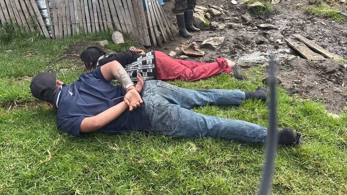 Melquisedec70's tweet photo. Atentos. 
Fue abatido el tercero al mando de la “Segunda Marquetalia”, alias 'Robinson Gutiérrez', implicado en el magnicidio de Miguel Uribe Turbay. 

Lo dio de baja el @COL_EJERCITO en zona rural del municipio de Tello, norte del Huila; tres terroristas más fueron capturadas.

Dirigía la más peligrosa unidad de las FARC, la “Teófilo Forero”, que en épocas del Caguán produjo los más brutales ataques terroristas al país, como el atentado al Club El Nogal.
