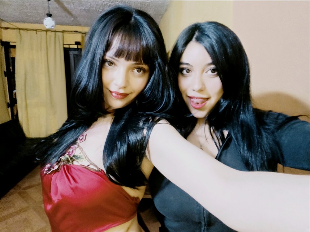 apocalyppsis's tweet photo. las lindas con las lindas 🍎 https://t.co/DfPe09OfST