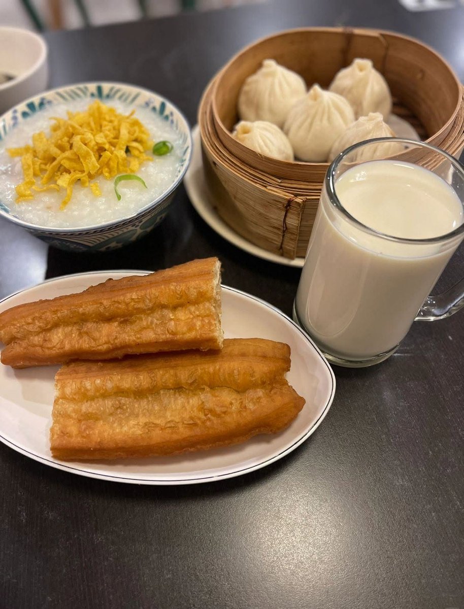 DellaEasthvy's tweet photo. It’s been a while since I had a Chinese breakfast, and I’ve realized that xiao long bao has become even more delicious. I’m here to document it and share it with you. https://t.co/3TGCTDgbYm