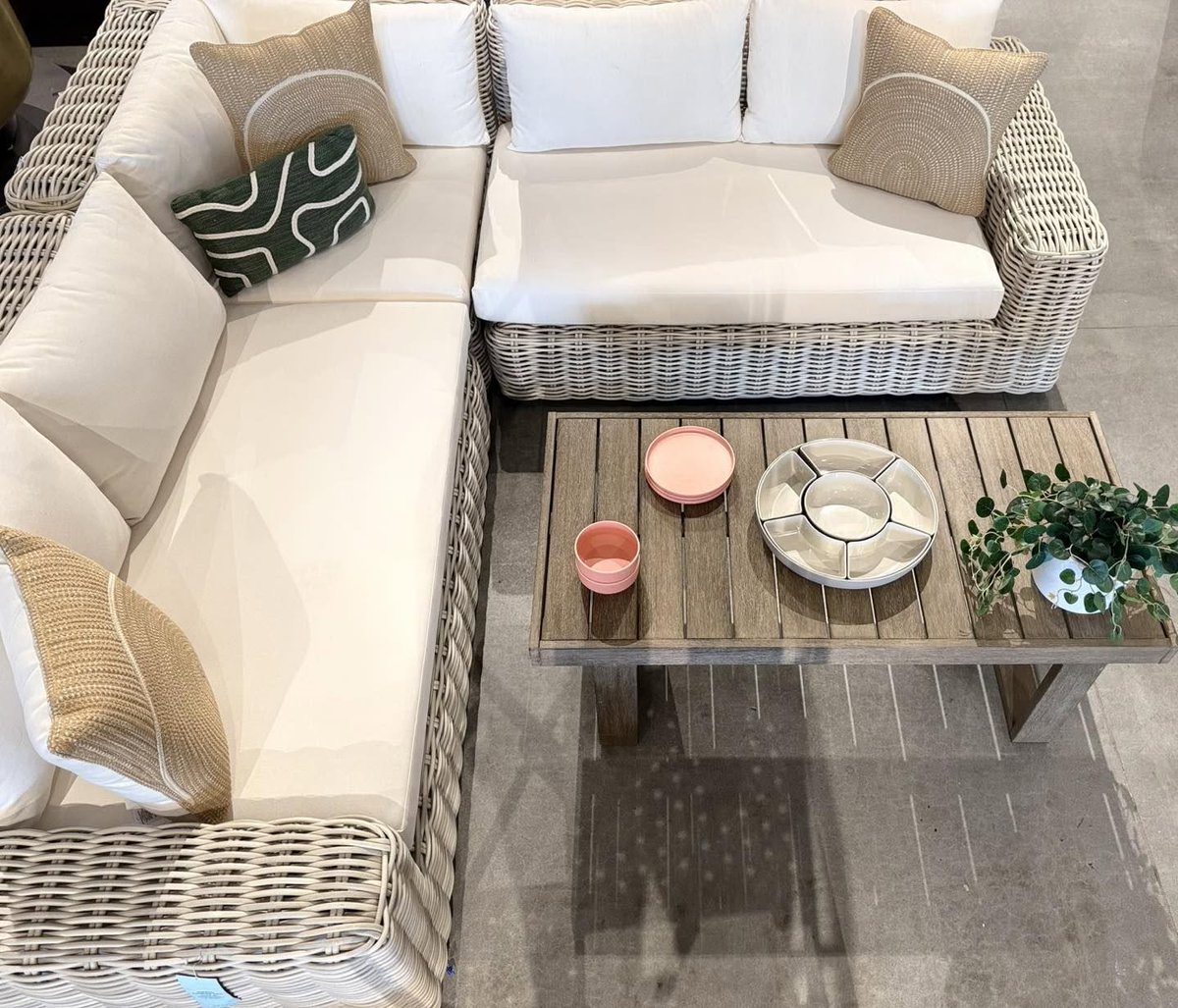 AnnetteHalmbjys's tweet photo. Sunny days are ahead. Upgrade your outdoor living space with stylish, comfortable furniture made for every summer moment. Shop now and make this your best summer yet! https://t.co/SYuzUBPhWQ