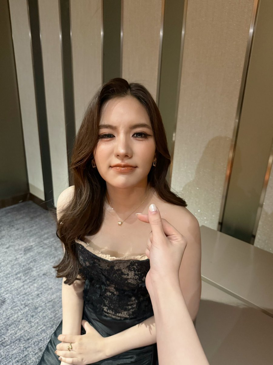 ayaorapan's tweet photo. 👀🤎💖✨

ดีใจที่ได้เจอทุกคนนะคะ ขอบคุณที่เดินทางมาหากันด้วยงับ และขอบคุณทีมหน้าจอคอยส่งกำลังใจมาให้ด้วยนะคะ 
กลับบ้านปลอดภัย พักผ่อนเยอะๆเลยน้าา เปียกฝนกันมั้ยคะ ห้ามป่วยน้าา! 
ไว้เจอกันอีกนะคะทุกคน 
คืนนี้ฝันดีหลับฝันดีน้า love u PlusA 🫶🏻

#FEEDxKHAOSODAwards2026  
#miephat #mieaya #ayaorapan