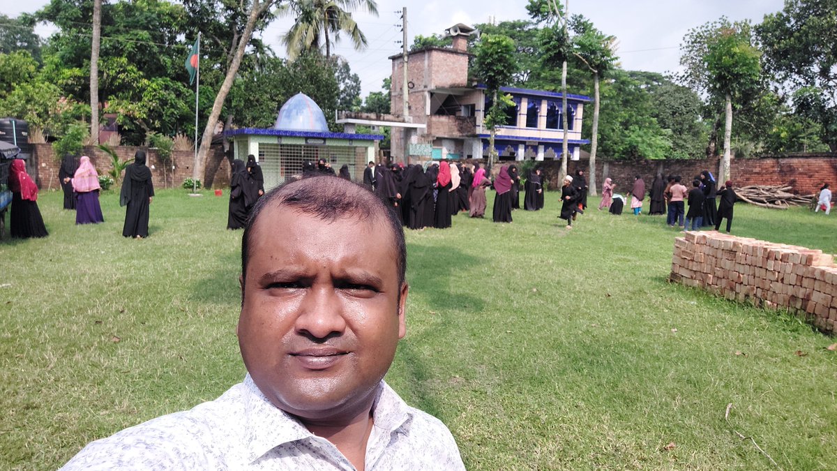 imransayid1's tweet photo. বোধখানা মহিলা দাখিল মাদরাসা কর্তৃক পরিষ্কার-পরিচ্ছন্নতা অভিযানের অংশবিশেষ।।।।
#bodhkhanagirlsdakhilmadrasah #cleaning #neatandclean #schoolcleaning #viralpost https://t.co/chtYi6noPr