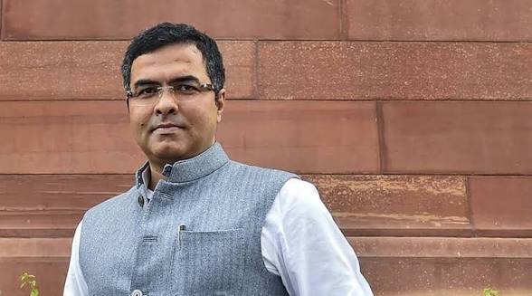 _kumbhkaran's tweet photo. This man, Parvesh Verma, was leading CM candidate during delhi elections.. 

Now I know why!! https://t.co/cq5INkytYD