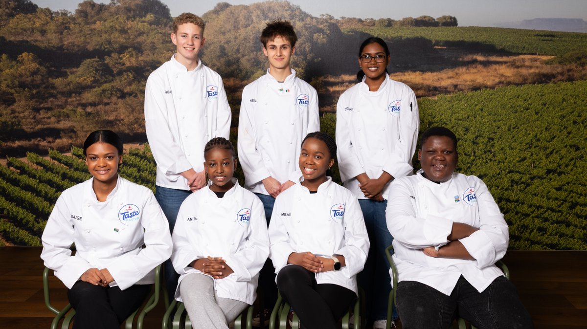 TasteMaster_SA's tweet photo. We are LIVE on @sabc_2!

It’s make or bake tonight, with elimination on the line. 

Send a 💙 if you’re watching with us!

The Taste Master Junior Season 3 is proudly brought to you by @_CloverSA

#TheTasteMasterJunior #CloverMadeWithLove https://t.co/TnLvQrgMmt