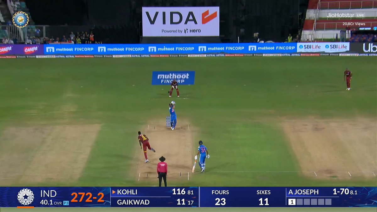 CricCrazyJohns's tweet photo. WHAT A MAD SHOT BY KOHLI 🤯 https://t.co/lhn2DCq6fe