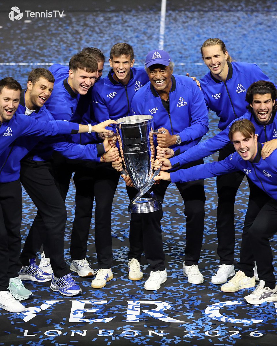 TennisTV's tweet photo. Teamwork makes the dream work 🔵🏆 

Team Europe capture their 6th Laver Cup!

#LaverCup https://t.co/t1EIXK6yPG