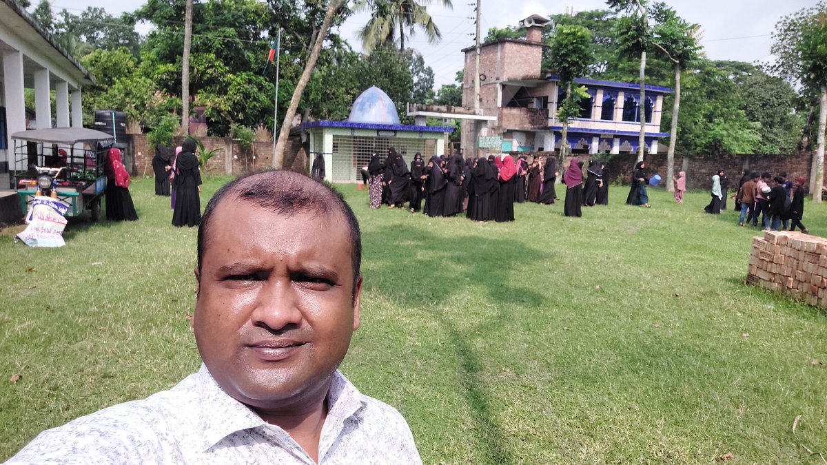 imransayid1's tweet photo. বোধখানা মহিলা দাখিল মাদরাসা কর্তৃক পরিষ্কার-পরিচ্ছন্নতা অভিযানের অংশবিশেষ।।।।
#bodhkhanagirlsdakhilmadrasah #cleaning #neatandclean #schoolcleaning #viralpost https://t.co/dvdhonsOuG