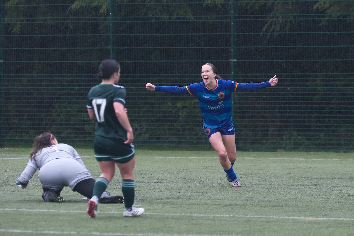 SWFChampionship's tweet photo. PETHERICK POUNCES

A late goal by Sarah Petherick in Stirling keeps Rossvale atop the Barclays Championship with a 2-1 win #BeTheDifference 
📷 Alex Todd | Sportpix https://t.co/ZY179sT8IE