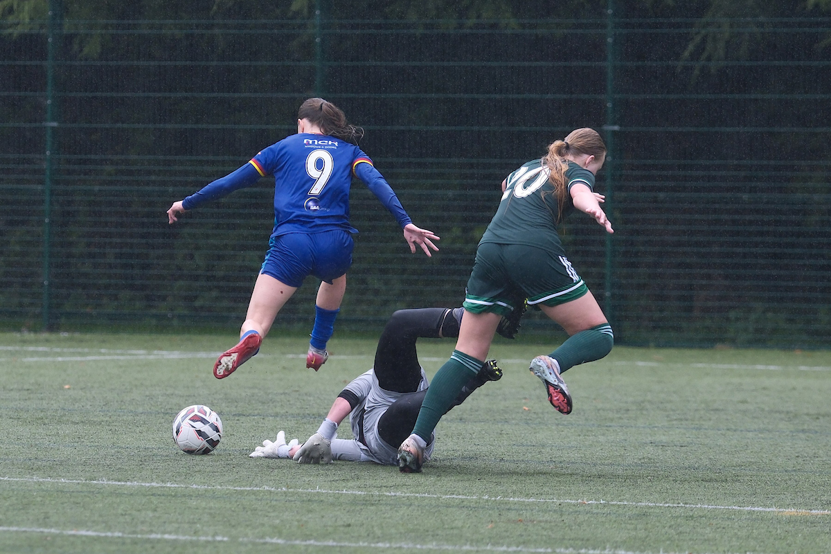 SWFChampionship's tweet photo. PETHERICK POUNCES

A late goal by Sarah Petherick in Stirling keeps Rossvale atop the Barclays Championship with a 2-1 win #BeTheDifference 
📷 Alex Todd | Sportpix https://t.co/ZY179sT8IE