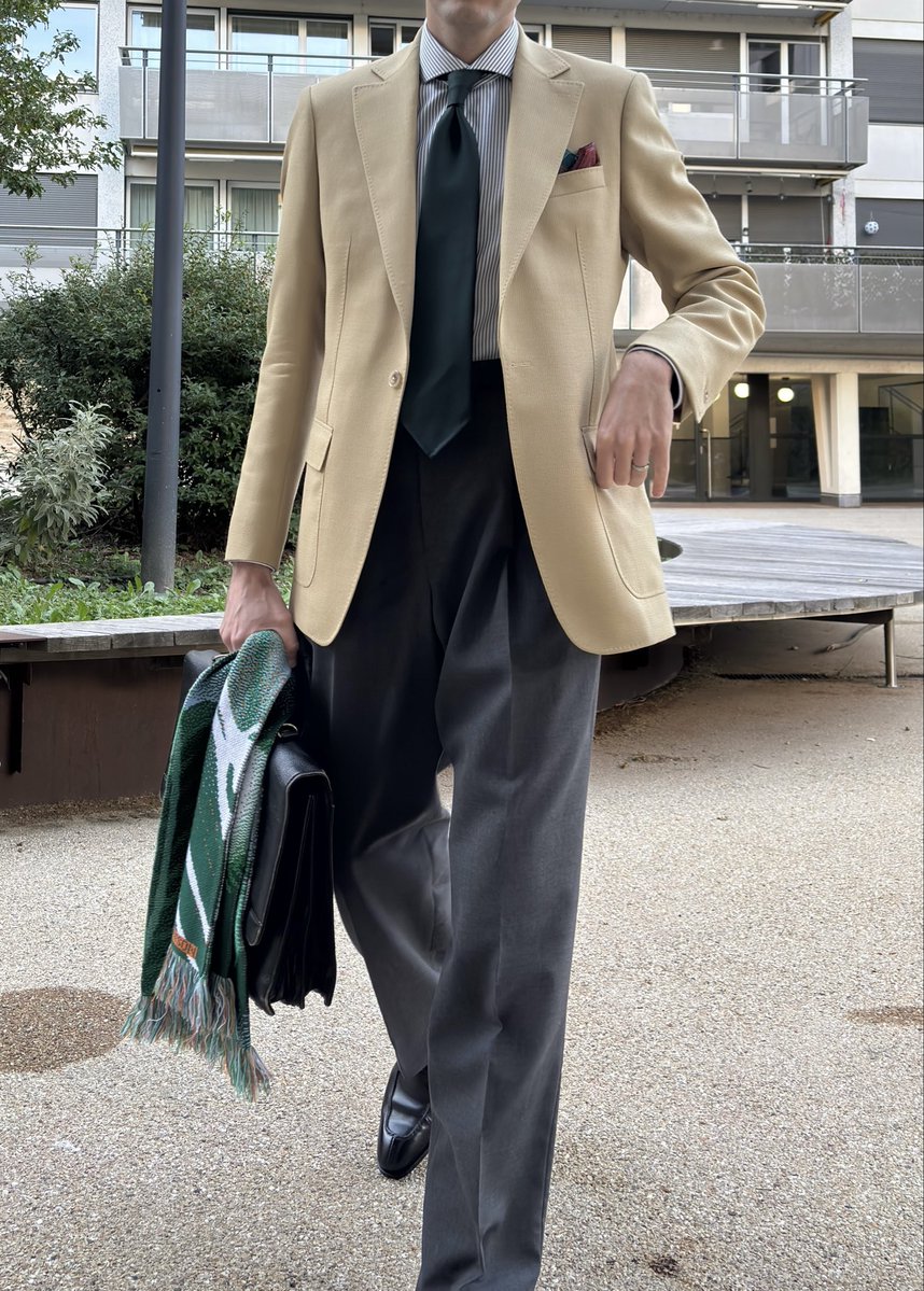 DellWone's tweet photo. @FMaingret @rfkenmore I wear a lot of separates. So I found the my Crocket black oxfords too formal for that. 

My last fit for the derbies was mid-grey wool trousers HIGH waisted, a green striped shirt, green light wool tie &amp; a honey blazer. https://t.co/bInrAeIIjJ