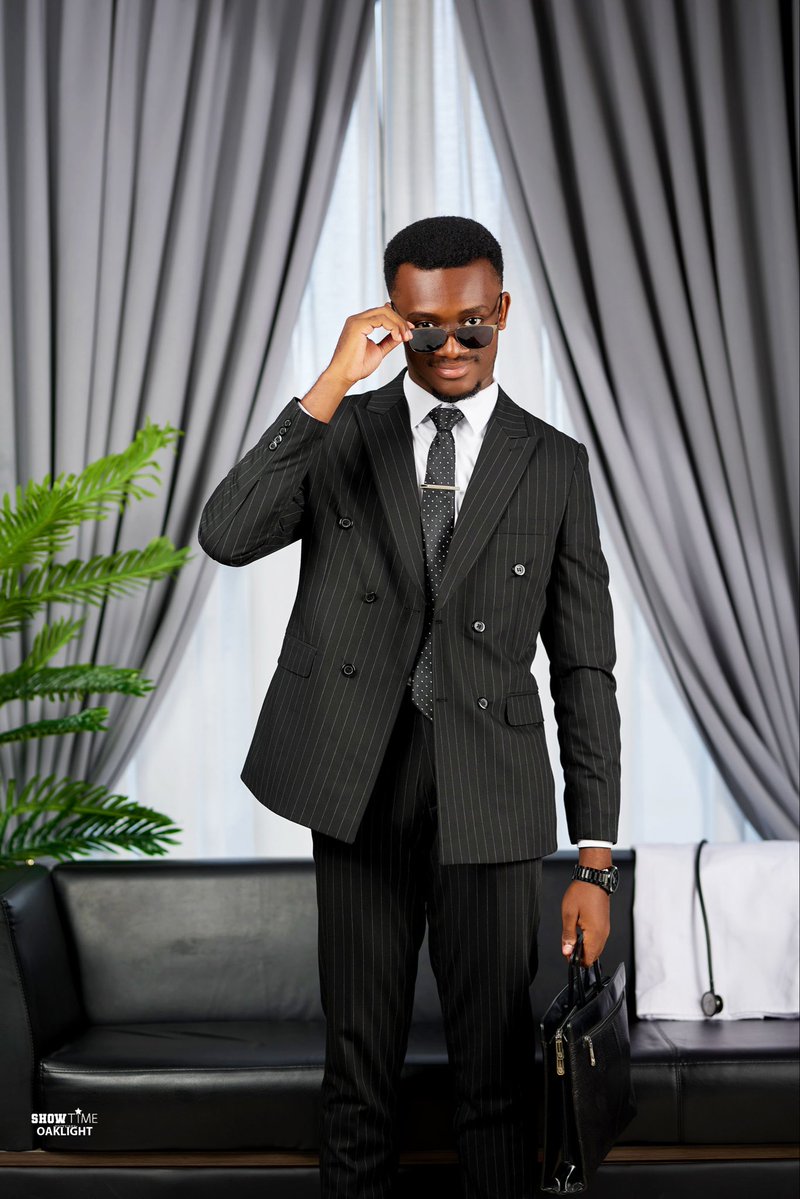 Caleb_is_fun's tweet photo. Sorry for the delay but steeze delayed is not steeze denied.
Presenting Dr (Med) Caleb of house Oppong, first of his name and second of his house. https://t.co/lp0O5FRthb