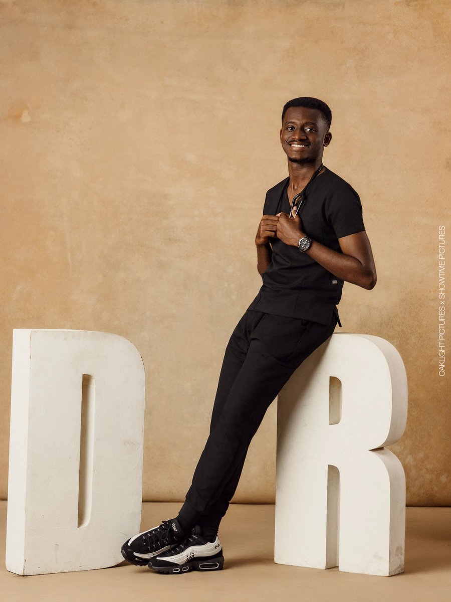 Caleb_is_fun's tweet photo. Sorry for the delay but steeze delayed is not steeze denied.
Presenting Dr (Med) Caleb of house Oppong, first of his name and second of his house. https://t.co/lp0O5FRthb