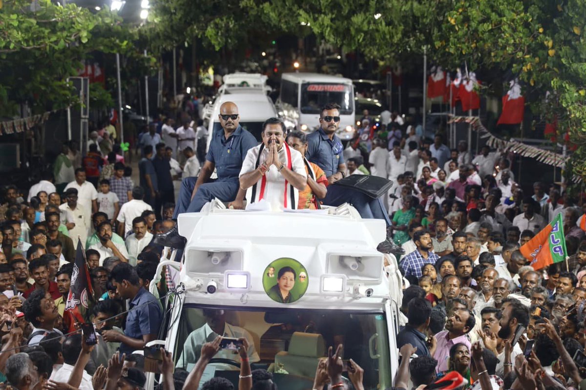 AIADMKOfficial's tweet photo. மாண்புமிகு கழகப் பொதுச் செயலாளர் புரட்சித் தமிழர் திரு. @EPSTamilNadu அவர்கள்,

தாராபுரம் சட்டமன்ற தொகுதி, உப்புத்துறைபாளையம் (தாராபுரம் நகரம்) பகுதியில் கழக வெற்றி வேட்பாளர் திருமதி. K. பானுமதி அவர்களுக்கு “இரட்டை இலை” சின்னத்தில் வாக்கு சேகரித்தார்கள்.

#வெல்லட்டும்_இரட்டைஇலை 🌱
#AIADMK #Dharapuram #ByeElections