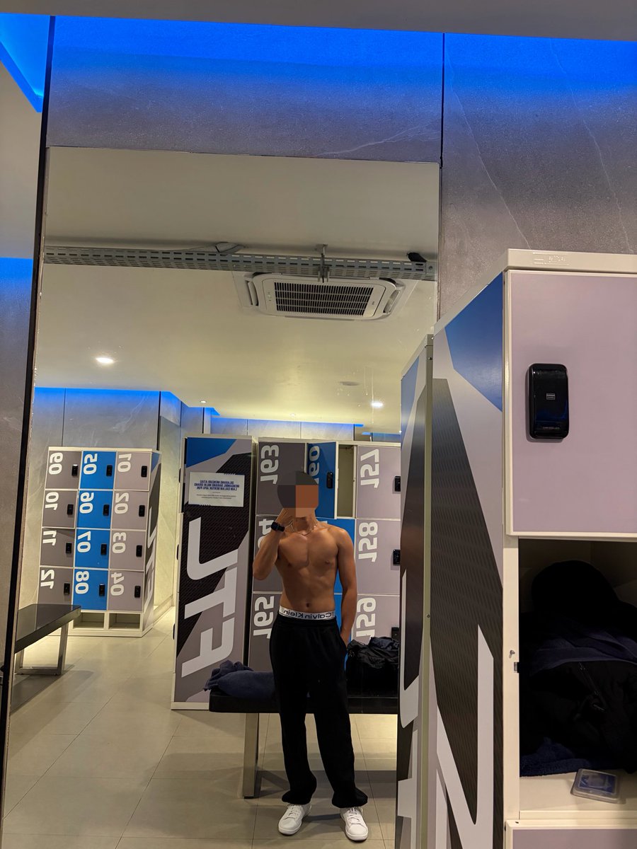 mosesyou_'s tweet photo. Gym date??? https://t.co/7DWPj6G9gv