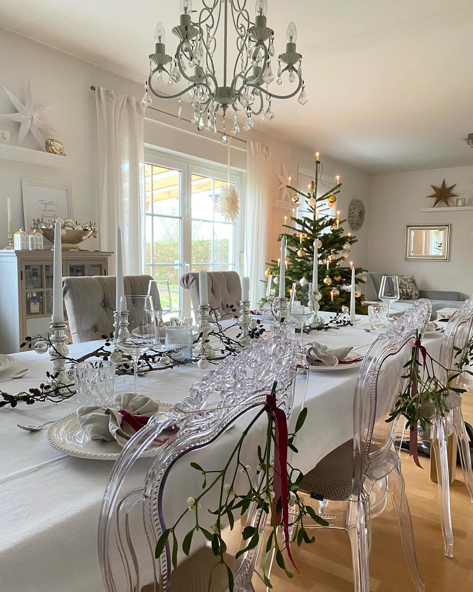 JoeannProvent's tweet photo. CHRISTMAS EVE

Christmas still makes me feel like a child—the glow of the lights, the scent of cookies, the presents, the anticipation… It also brings memories of those who are no longer with us. Joy and bittersweet nostalgia fill the air. Wishing https://t.co/FhpoWJM0uE