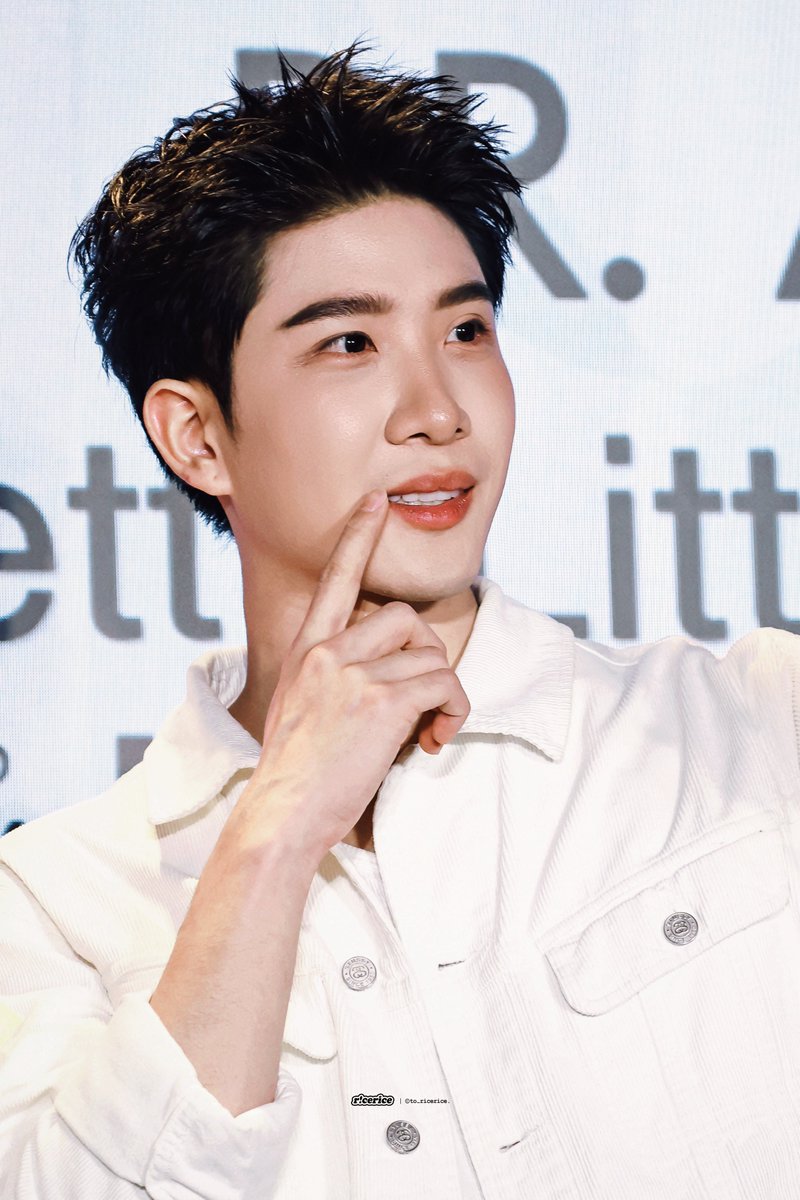 to_ricerice's tweet photo. 🧏🏻

@myktnw

Pretty Little Things With Khaotung 
#DrAllyXKhaotung 
#khaotungg #เด็กน้อยของขต https://t.co/XWQs9mY1dk