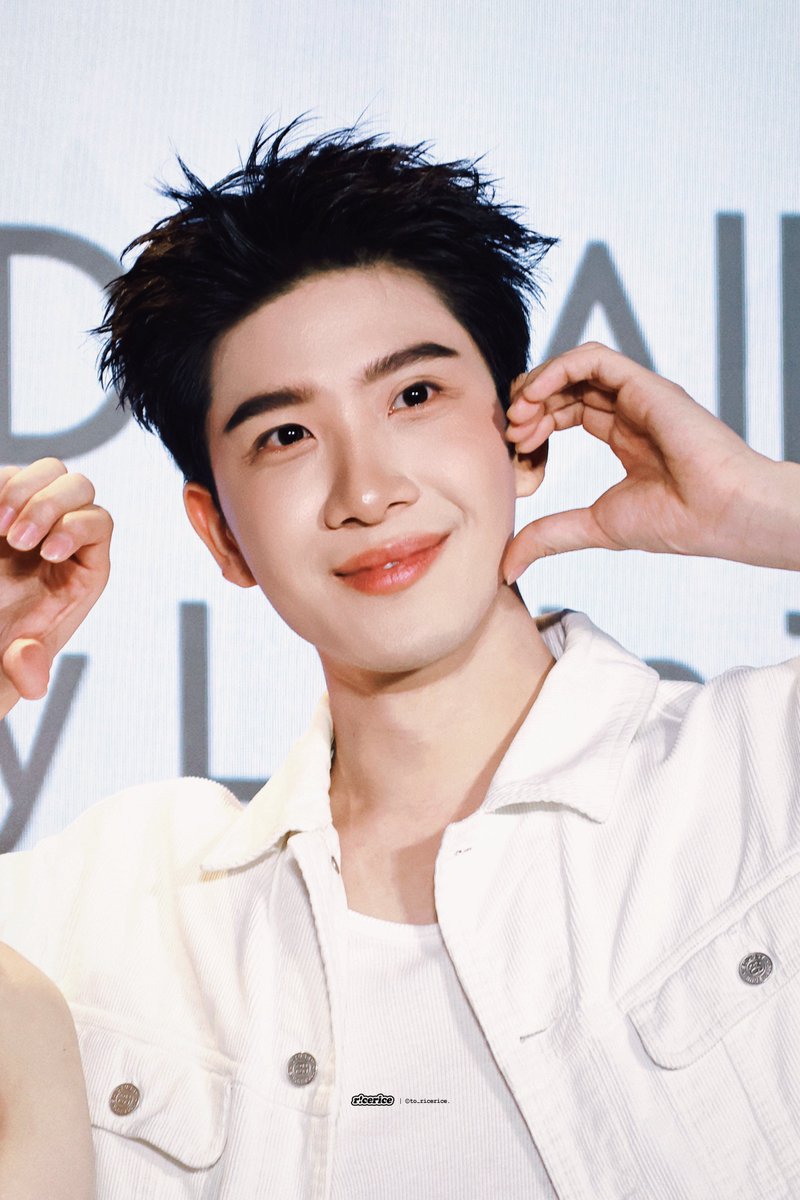 to_ricerice's tweet photo. 🧏🏻

@myktnw

Pretty Little Things With Khaotung 
#DrAllyXKhaotung 
#khaotungg #เด็กน้อยของขต https://t.co/XWQs9mY1dk