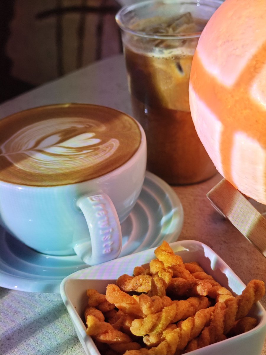 AnnmarieAscvha's tweet photo. Compré su café favorito y un pastelito de chocolate, de camino a la casa esperando ver su sonrisa al entrar. https://t.co/cO81ho5S3q