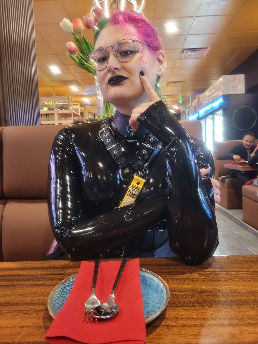 Anemonaughty's tweet photo. My first time out in full latex 🐺 https://t.co/QEldKYx74S