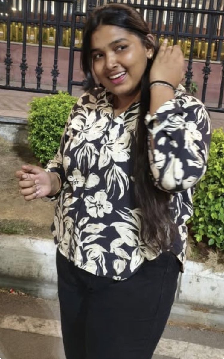 kurrodu68876's tweet photo. Dhini Peru Satya mana follower friend anta lanja entha sexy ga undho ila chubby chubby ga unde lanjalani dengali ante mamulu istam kadhu naku chusthunte lanja ni akkade padesi lips koriki sallu koriki gudha puku thedalekunda dengi lanja notlo motham karcheyali anipisthundhi uff https://t.co/SBbxuGibyB