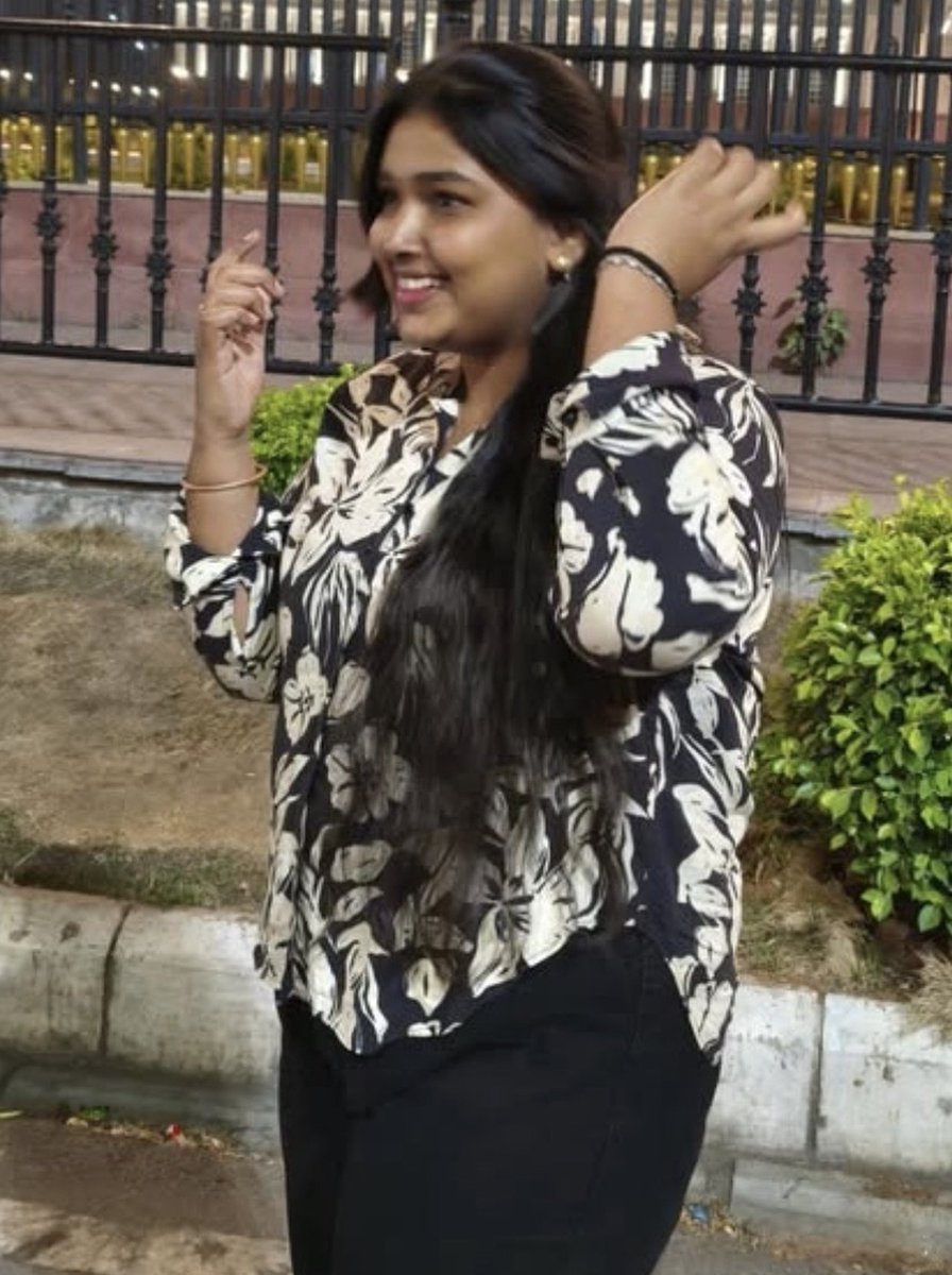 kurrodu68876's tweet photo. Dhini Peru Satya mana follower friend anta lanja entha sexy ga undho ila chubby chubby ga unde lanjalani dengali ante mamulu istam kadhu naku chusthunte lanja ni akkade padesi lips koriki sallu koriki gudha puku thedalekunda dengi lanja notlo motham karcheyali anipisthundhi uff https://t.co/SBbxuGibyB