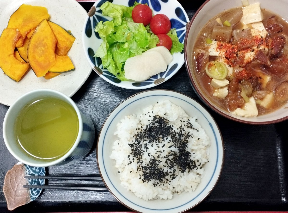 kuuoji's tweet photo. 2026, 9月27日、日曜、昼食、牛すじ煮込み

牛すじ煮込み480円、ご飯80円、副菜80円、調味料50円、お茶30円

計  720円
ごちそう様でした🙏😋
#おうちご飯
#自炊記録
#食費
#牛すじ煮込み https://t.co/8WfJG9DKf4