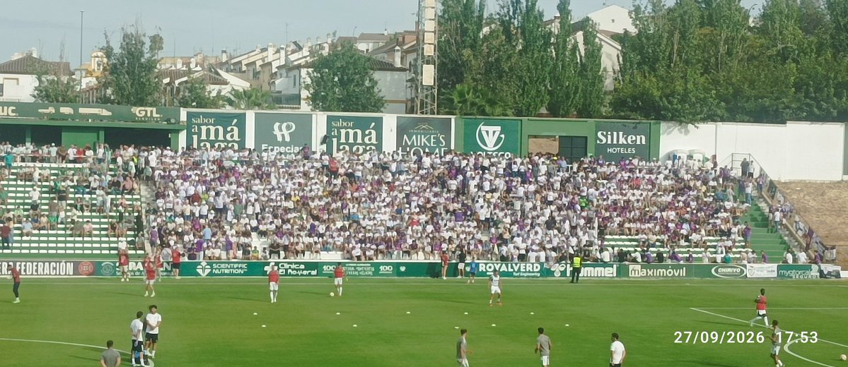 amigosdelRJ's tweet photo. Lo de esta afición no tiene nombre, impresionante ambiente se va a vivir en El Maulí.
Solo falta la victoria @RealJaenCF https://t.co/rgiEik3VSp