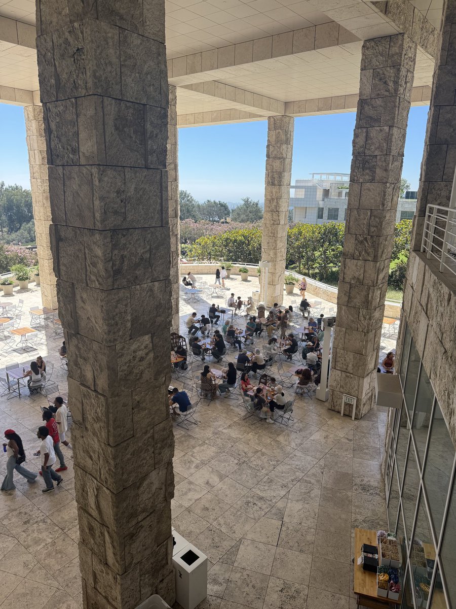 linbo_tang's tweet photo. Weekends in LA. Everybody’s at the Getty. https://t.co/l4aHvcR9nk