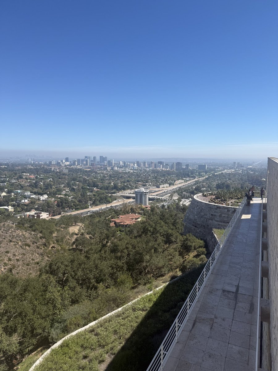 linbo_tang's tweet photo. Weekends in LA. Everybody’s at the Getty. https://t.co/l4aHvcR9nk