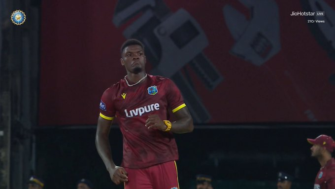 khabribollyka's tweet photo. REACTION OF VIRAT KOHLI SHOT ๐
#viratkohli #shubmangill #INDvsWI #ODIs #1stODI #khabribollyka #kkbe #cricketnews #teamindia
Follow : @KhabriBollyKa For More https://t.co/AzYuA5elVC