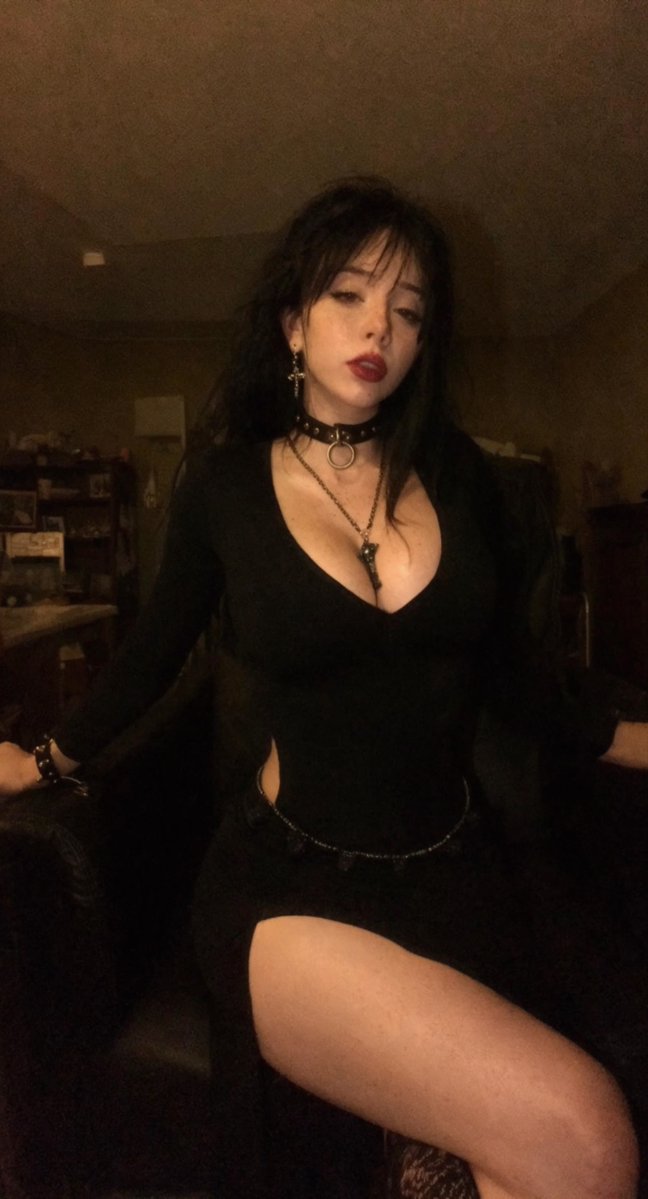 annagoth_01's tweet photo. girlfriend or wife? https://t.co/LllTHsIBwR