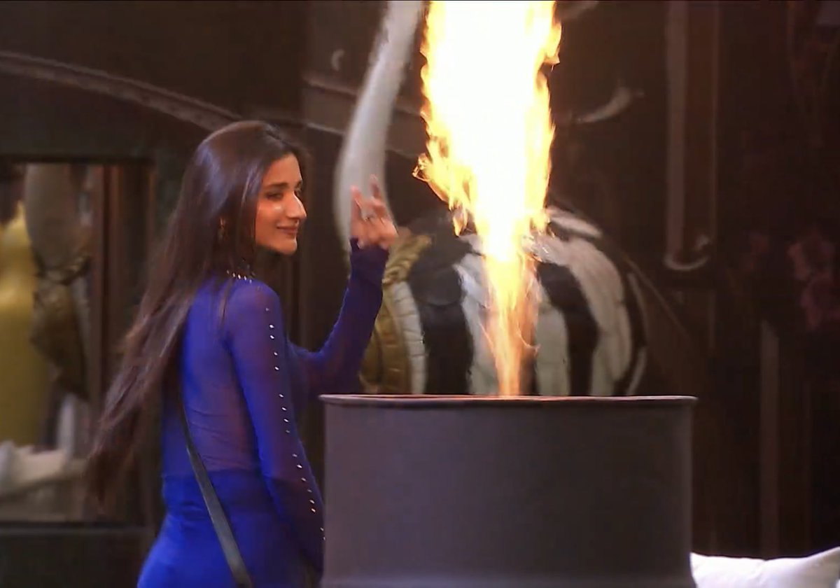 Tusshyaa_1's tweet photo. Kanika was bang on! Arishfa intentionally stretches every mudda and exaggerates her fights just to stay in the spotlight. And it was so evident when Scout took her name. 

Grow up, Arishfa! Bachi nahi bolenge toh kya bolenge?

#BiggBoss20 #KanikaMann https://t.co/vd1gBkRC0v