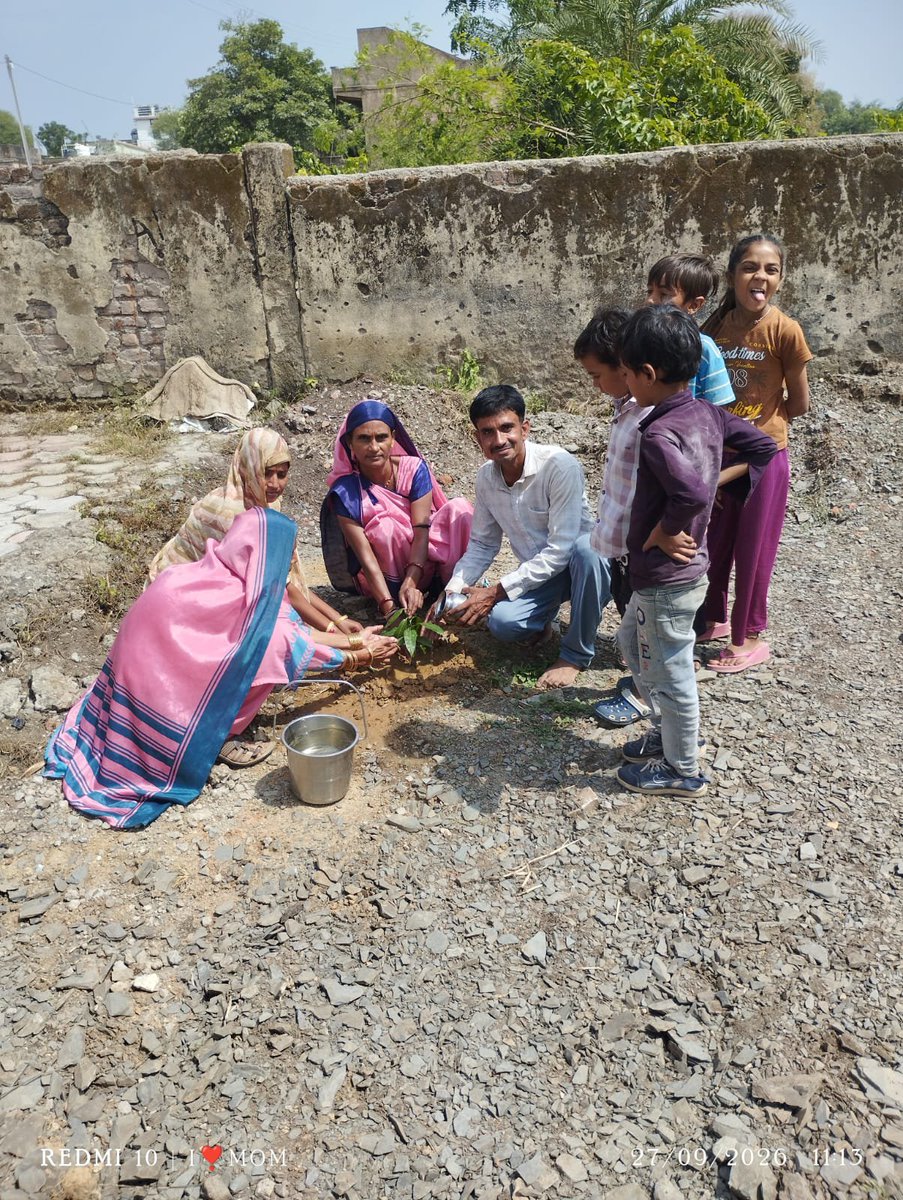 Surendraj0603's tweet photo. #सेवा_संकल्प_अभियान के अंतर्गत आज “आँगन का मिलन” कार्यक्रम में सहभागिता की । इस अवसर पर पौष्टिक व्यंजनों की प्रदर्शनी का अवलोकन किया तथा स्वस्थ एवं संतुलित आहार के प्रति जागरूकता बढ़ाने वाली इस पहल की सराहना की ।
@BJP4India 
@BJP4MP 
@BJP4Delhi 
@PMOIndia https://t.co/KbHHOrNg34