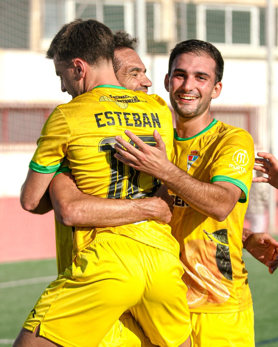 CFSantomera1's tweet photo. 30โ | ยกGOOOOOL! ยกGOOOOOL! ยกGOOOOOLAZO DE QUIM ARAUJO!
Libre directo botado por Esteban que define Quim con un espectacular toque de espuela.
#BullasSantomera (0-1) https://t.co/MPa3dyxK5F