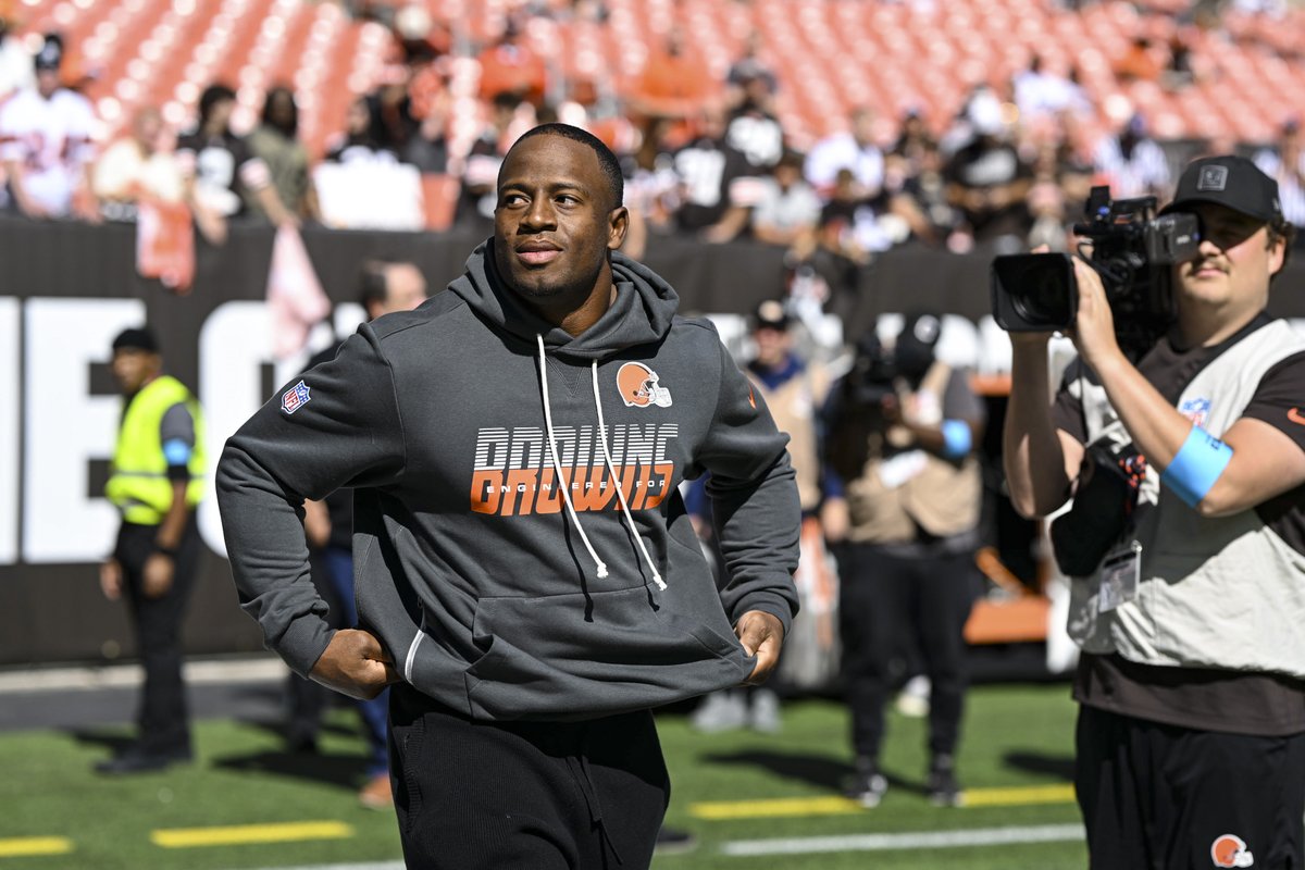 Browns's tweet photo. a beautiful sight: Nick Chubb on our field again 🫶 https://t.co/xYcxZNhLVi