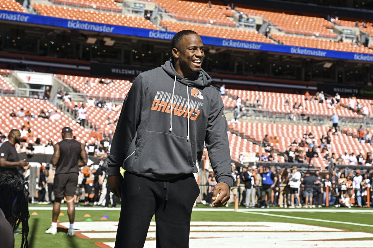Browns's tweet photo. a beautiful sight: Nick Chubb on our field again 🫶 https://t.co/xYcxZNhLVi