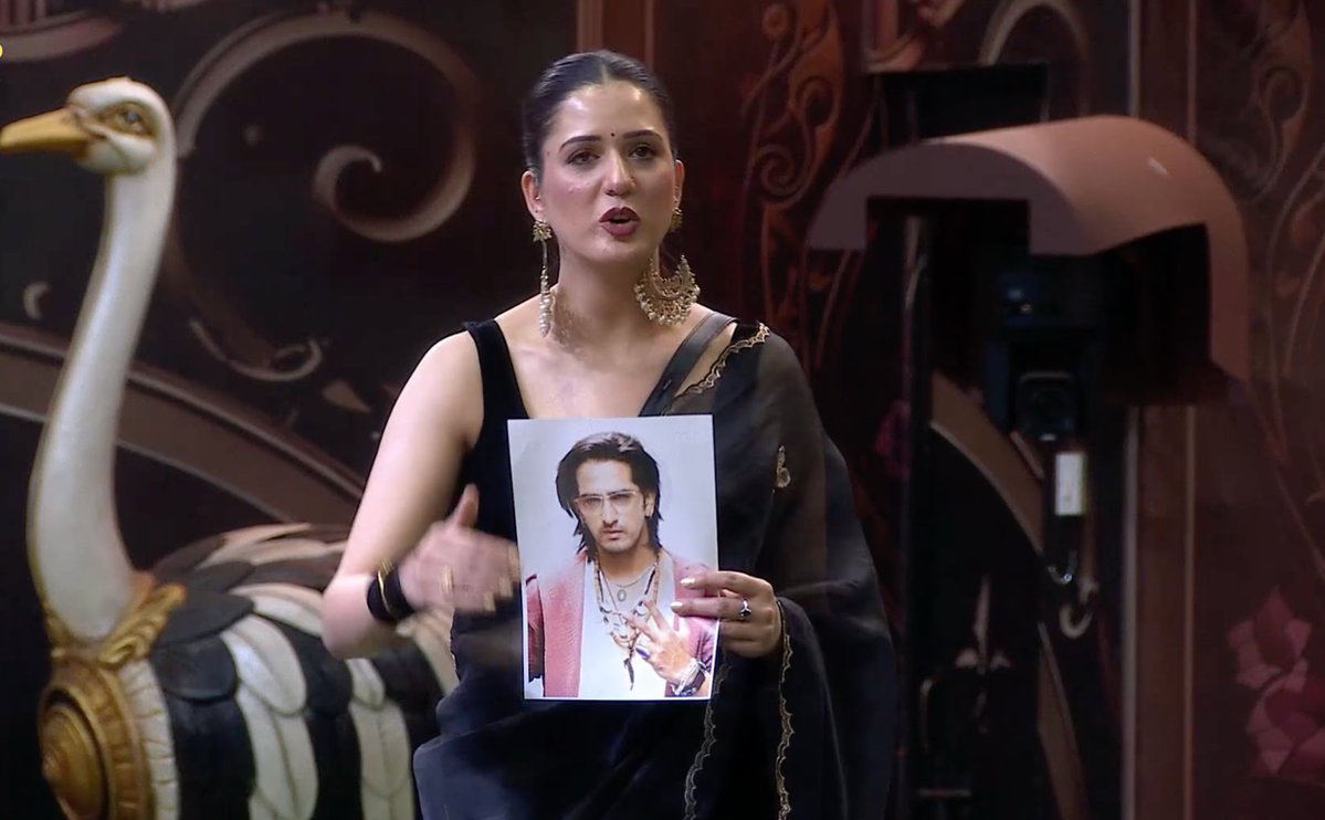 digital_newshub's tweet photo. Bye bye, Isha! You didn’t play well. You were more focused on being insecure and jealous of Qazi. 😂👋

#BiggBoss20 #QaziTouqeer #BB20 https://t.co/ptlraVZ1mv