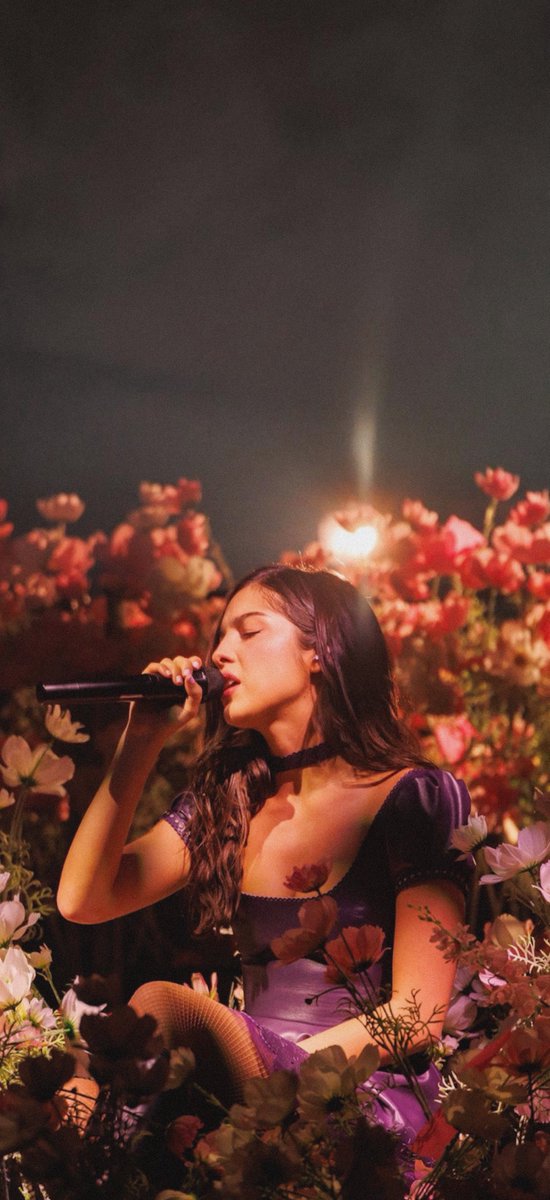 loockzcreenss's tweet photo. Unraveled Tour Olivia Rodrigo | lockscreen &amp; wallpaper 

RT se salvar   /mands https://t.co/kGJcJxJZny