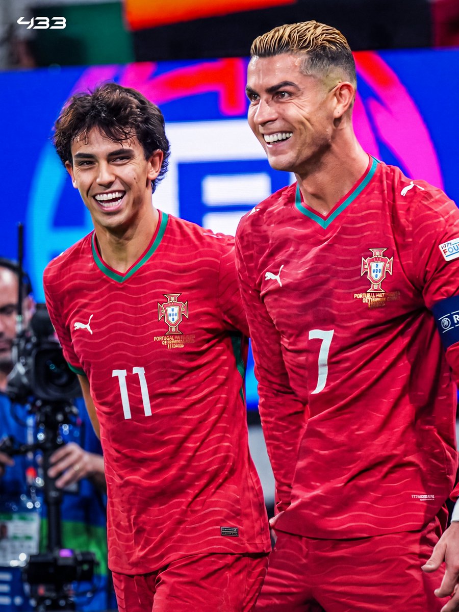 433's tweet photo. 𝐉𝐎𝐀̃𝐎 𝐅𝐄́𝐋𝐈𝐗: “When Cristiano is just one goal away from 𝟏𝟎𝟎𝟎, I'll always try to pass the ball to him." ❤️🇵🇹

Speaking to @diarioas, Félix opened up about one moment he would love to be part of 👀

🗣️ “When Cristiano is just 𝒐𝒏𝒆 𝒈𝒐𝒂𝒍 𝒂𝒘𝒂𝒚, whenever I have the ball, I’ll 𝒂𝒍𝒘𝒂𝒚𝒔 look for an opportunity to set him up.” 👏

🗣️ “That goal will go down in football history, and for me to be part of it would be an 𝒊𝒏𝒄𝒓𝒆𝒅𝒊𝒃𝒍𝒆 𝒎𝒐𝒎𝒆𝒏𝒕.” ✨