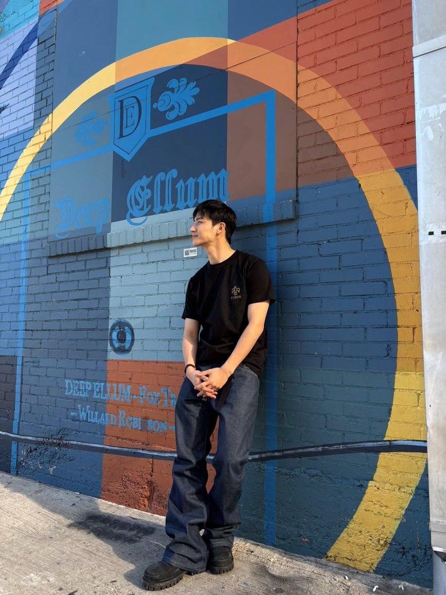 jaebeoym's tweet photo. Dallas 🍂 https://t.co/fXBGVCvNeO